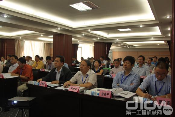 2012“宇通重工杯”中国矿用车机手争霸赛在郑州市举行